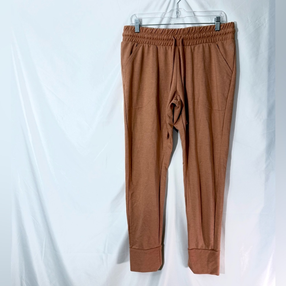 Free People Movement “Sunny Skinny”
Sweatpants With Drawstring Waist And Pockets - Picture 4 of 13